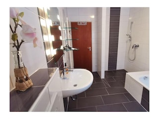 Quartier12*** - Bad mit Dusche & Wanne