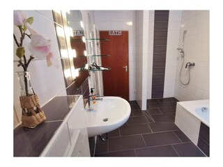 Quartier12*** - BERG - Bad mit Dusche & Wanne