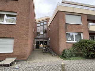Eingangsbereich mit Fahrradabstellmöglichkeit