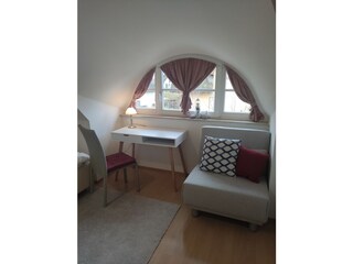 Homeoffice im großen Schlafzimmer
