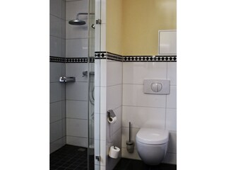 ebenerdige Regenschauerdusche
