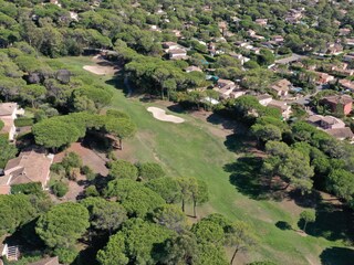 Golfplatz, angrenzend an den Garten