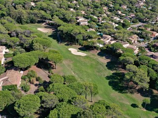 Golfplatz, angrenzend an den Garten