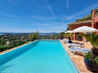 Privater beheizter Pool mit Aussicht