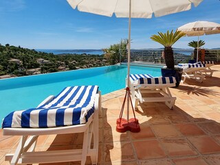 Privater beheizter Pool mit Aussicht