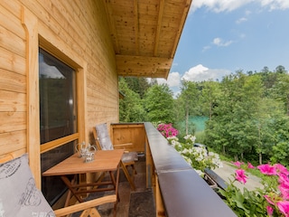 Balkon mit Sicht auf den Klammsee