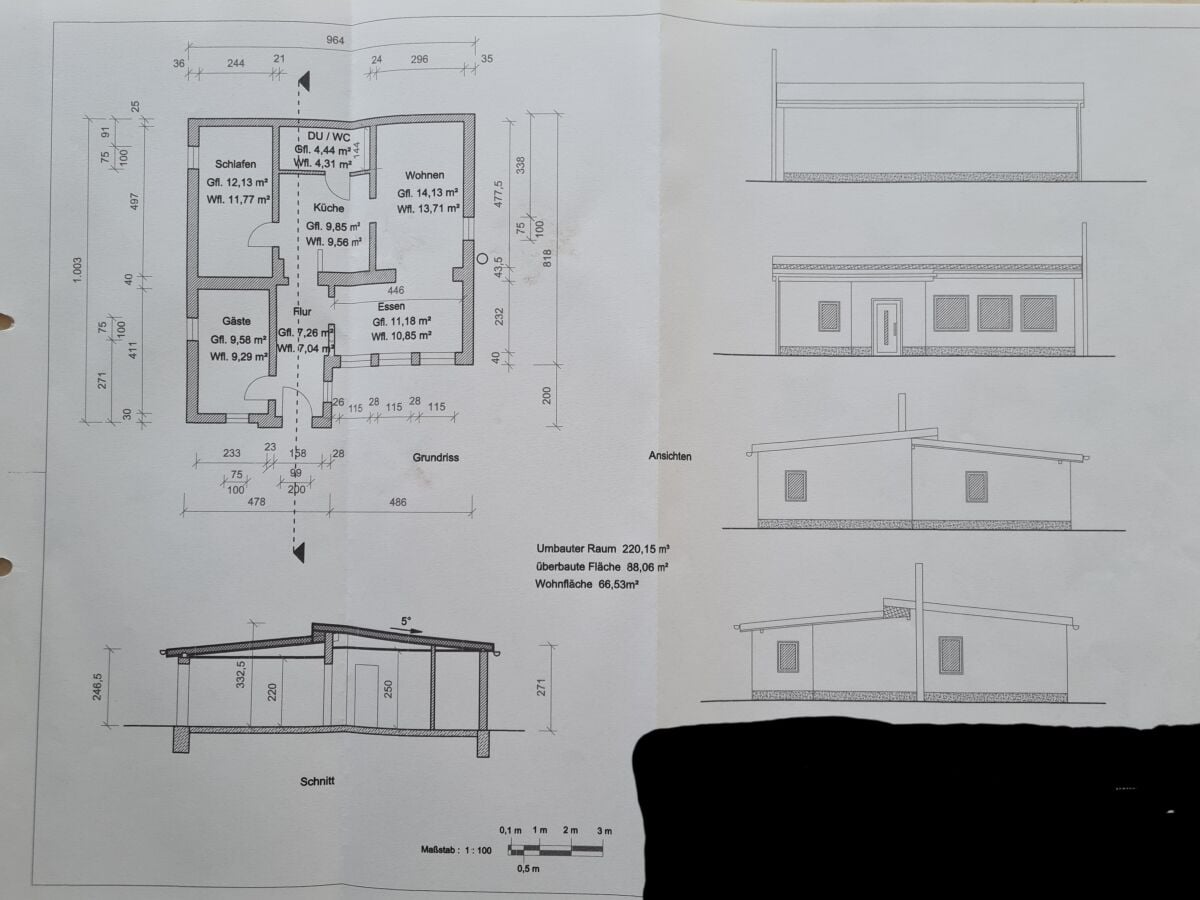 Grundriss mit Seitenansichten