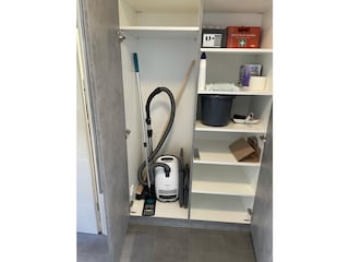 Flurschrank mit allem drin  und Minisafe