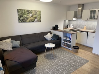 Sofa und Küchenzeile