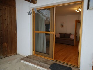 Terrasse mit Blick in das Grüne direkt am Bach