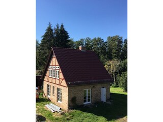 Das Gartenhaus in der Sonne