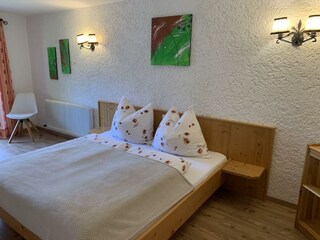 Schlafzimmer 1