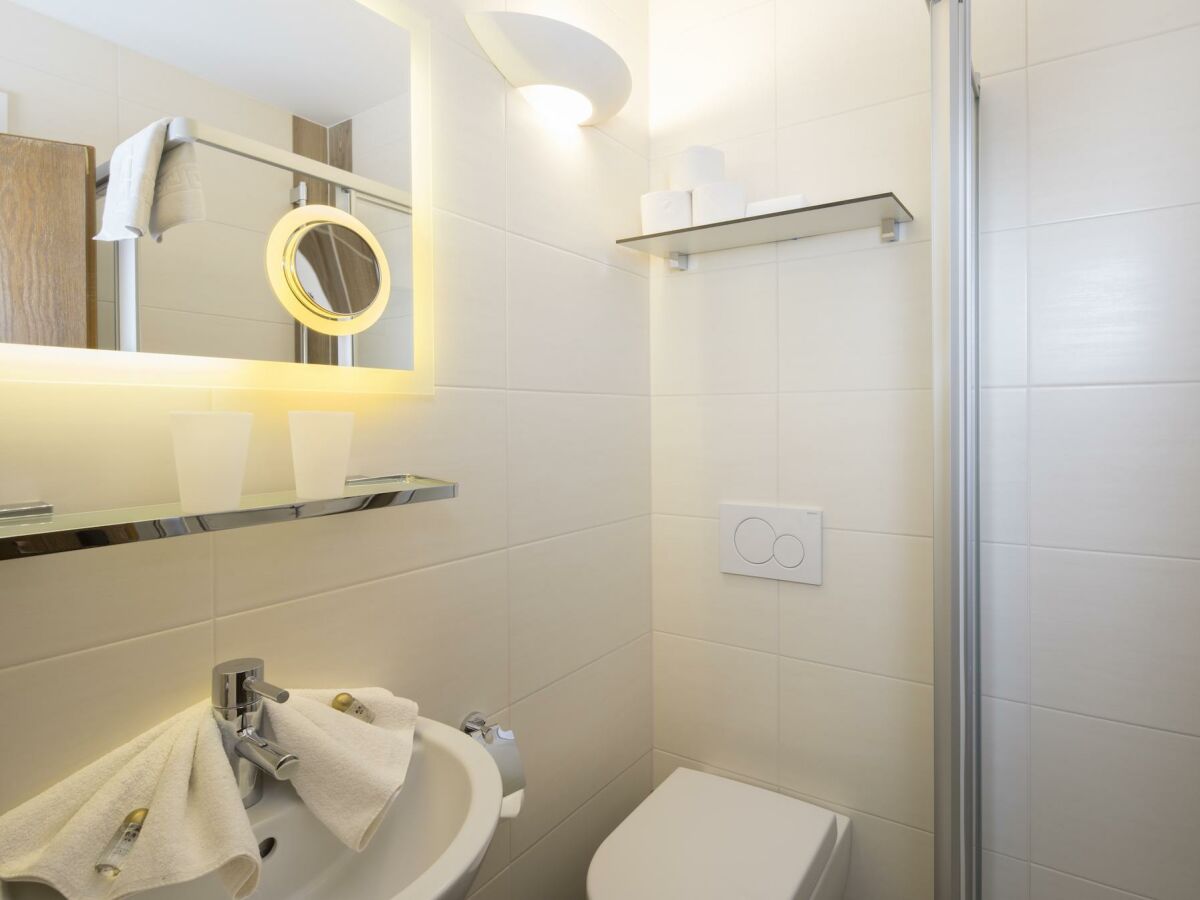 Familiensuite Angerer Dusche/WC 1