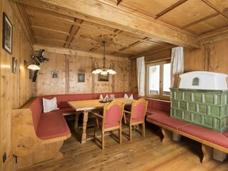 Familiensuite Alpenchalet 1 Wohnzimmer 2 low