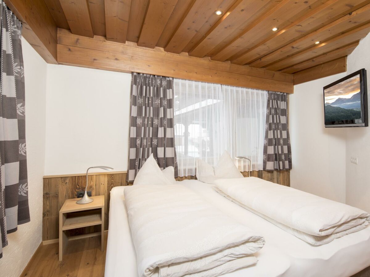 Familiensuite Tirol Schlafzimmer