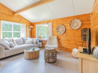 Das sehr geschmackvoll eingerichtete Wohnzimmer