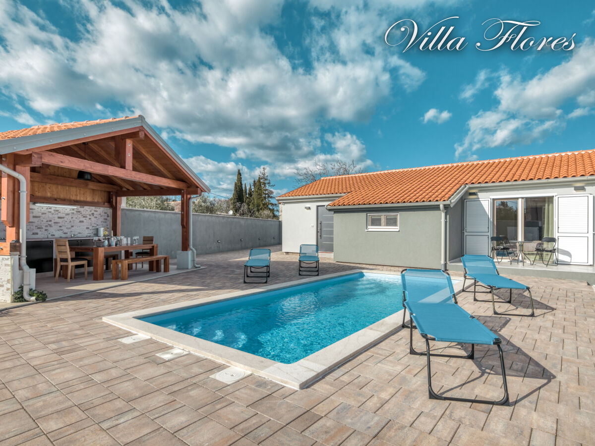 Villa FLores