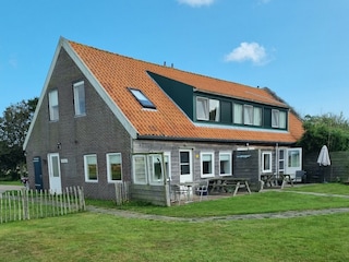 Links ist Appartment Weidezicht
