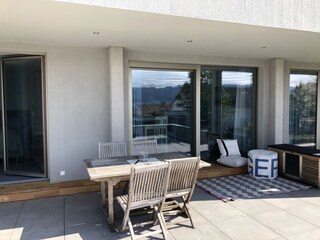 Terrasse mit Teakholzmöbeln Bodensee Apartments SeeArt