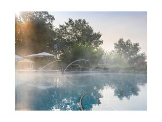 Therme Becken mit Seesicht