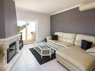 Living area with AC and 1000mbps internet
