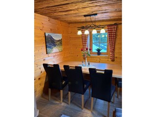 Ursteinhuette_Gastl_Jakob_Kelchsau_01_2026_Esstisc