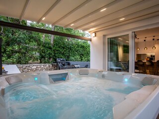 Private hot tub