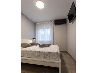 Bedroom has second Smart TV & separate air conditioner