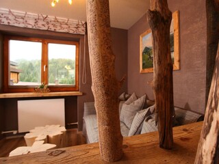 Optische Raumtrennung mit heimischen Schwemmholz