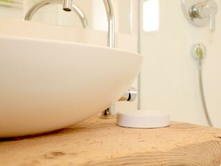 Waschtisch auf Altholz