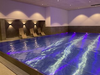 Hallenbad mit Gegenstromanlage
