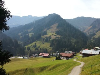 Wanderweg nach Baad hinab