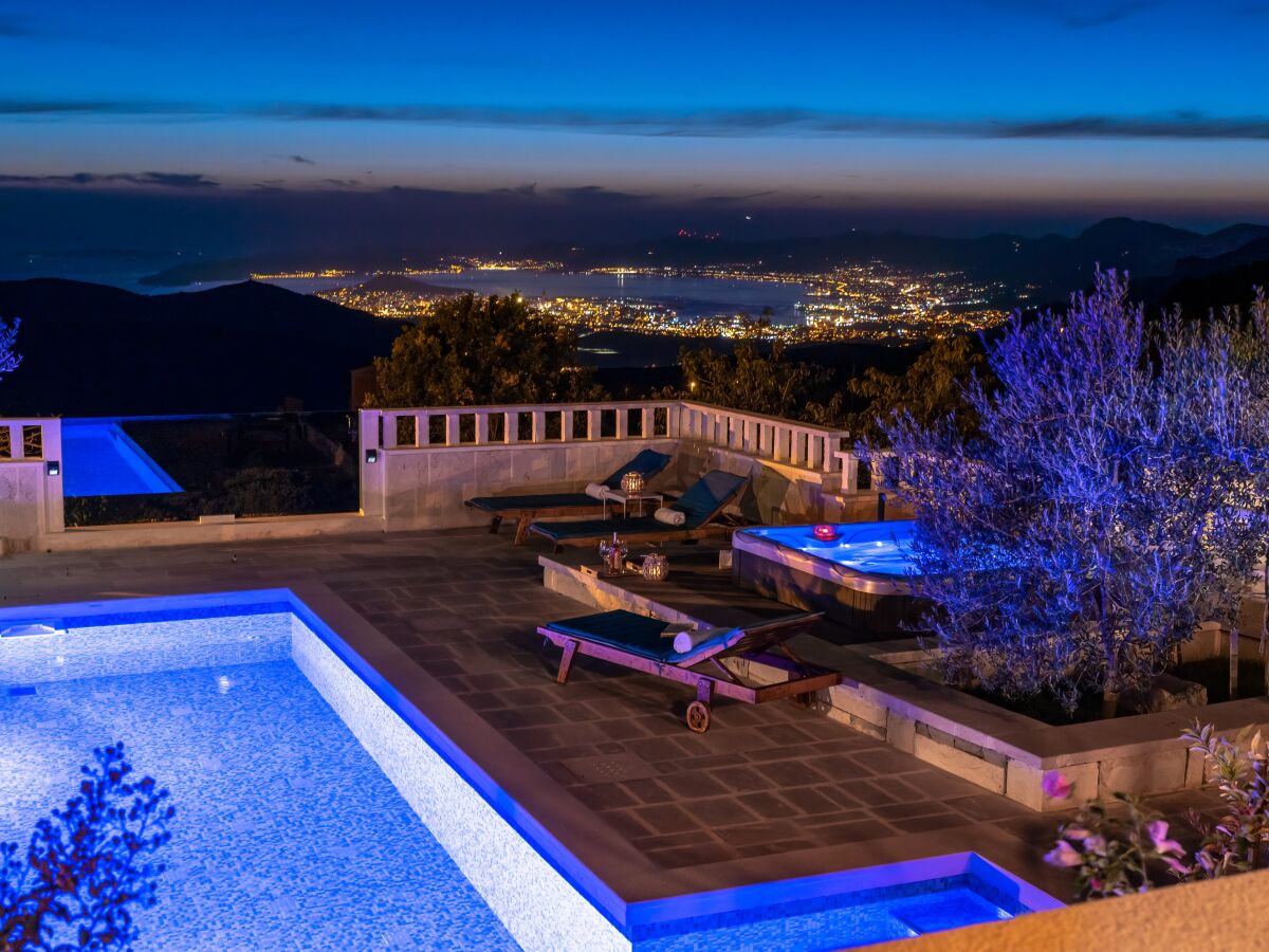 toller Ausblick vom Jacuzzi und dem Pool Bereich