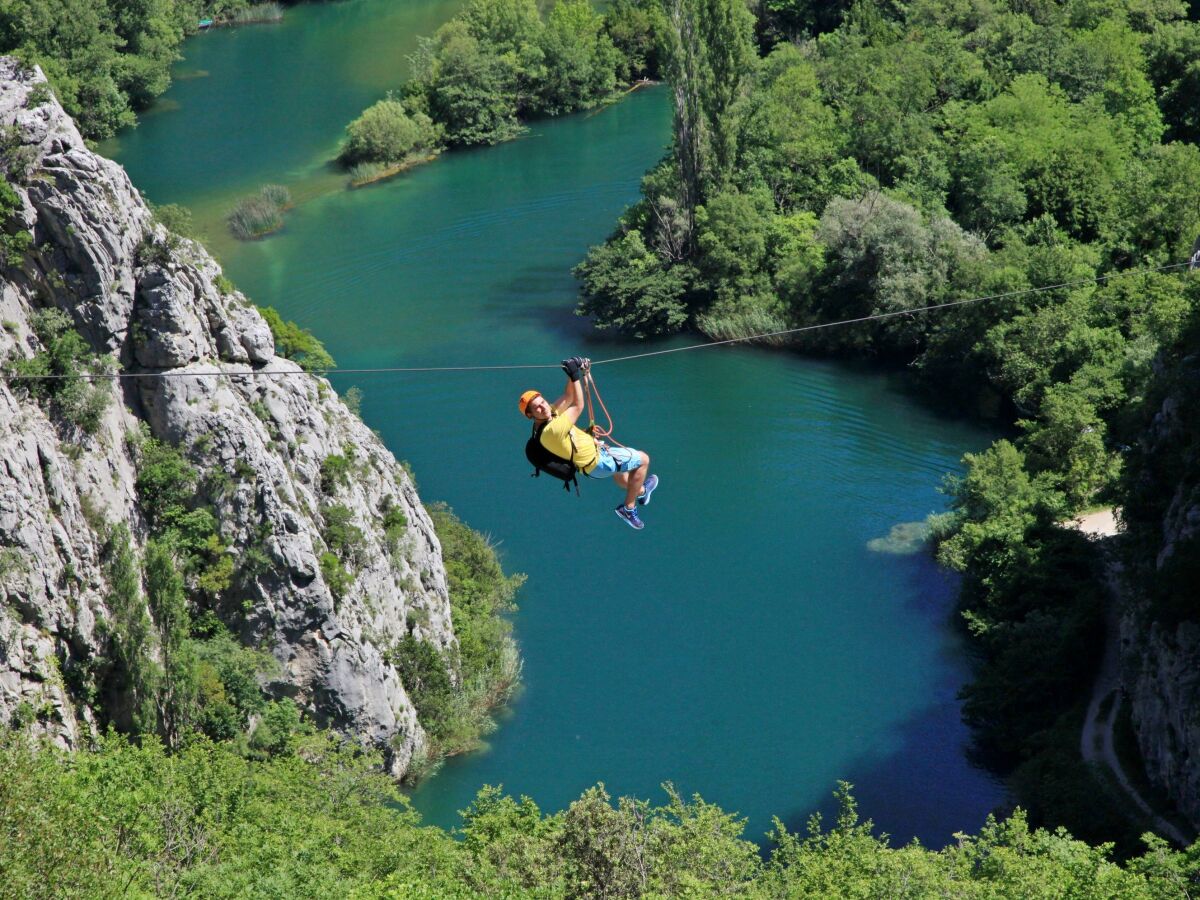 Seilrutsche, Attraktion und Aktivität über dem Cetina R