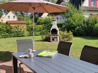 Vollständig umzäunter und begrünter Garten