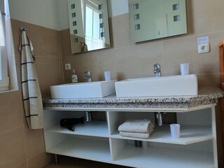 Badezimmer im Erdgeschoss