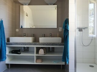 Badezimmer im ersten Stock