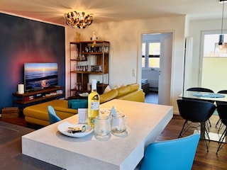 mit ansprechendem Tresen,