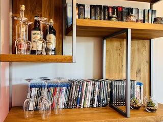 große DVD, BluRay- und Bücher-Auswahl.