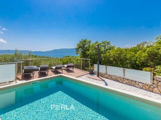 Pool mit Meerblick