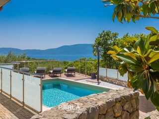 Pool mit Meerblick