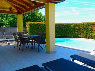 Liegefläche und Pool zur Alleinnutzung