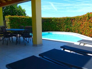 Liegefläche und Pool zur Alleinnutzung