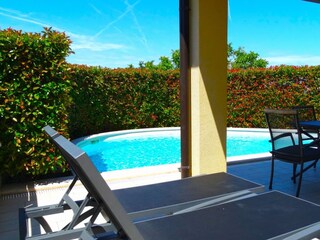 Liegefläche und Pool zur Alleinnutzung