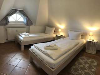 Schlafzimmer im 2.OG mit Blick über die Felder