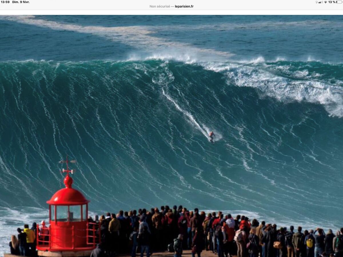 Nazaré, bekannt für die größte jemals gesurfte Welle de