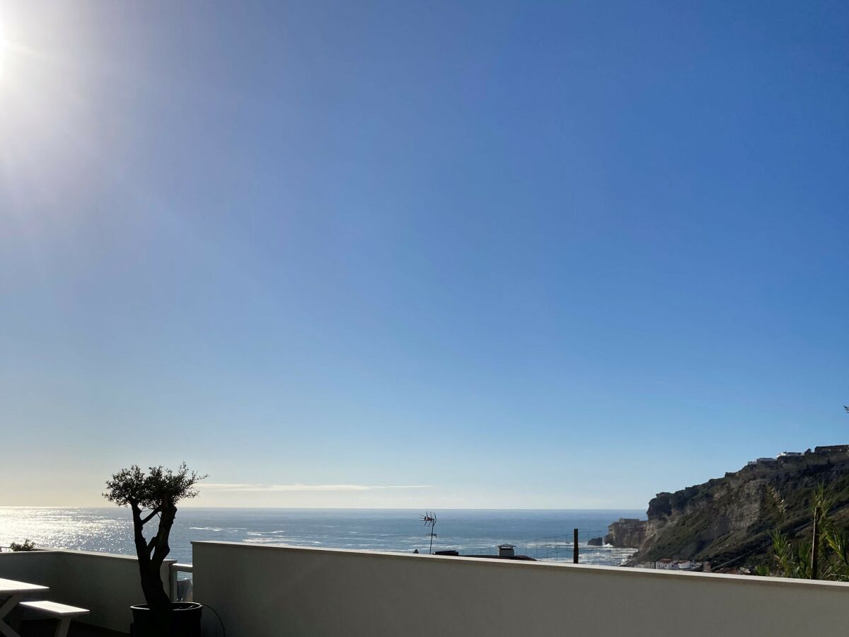 Private Terrasse (120m2) mit Blick auf den Ozean.