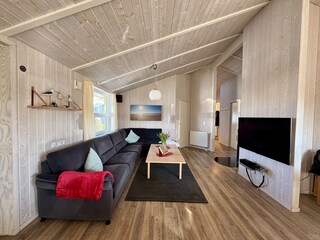 Sitzgruppe mit großem Fernseher