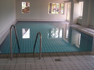indoor pool, 82,4 F