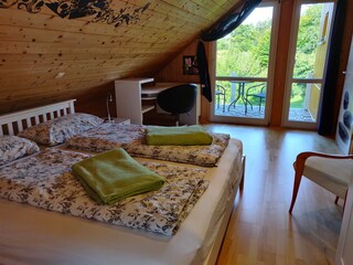 Schlafzimmer 1 mit Bett 1,80 x 2m